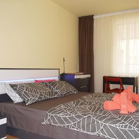 Spacious 2Bdr - Free Parking - Walk Everywhere - 300 Mbps Wifi Varna Eksteriør billede