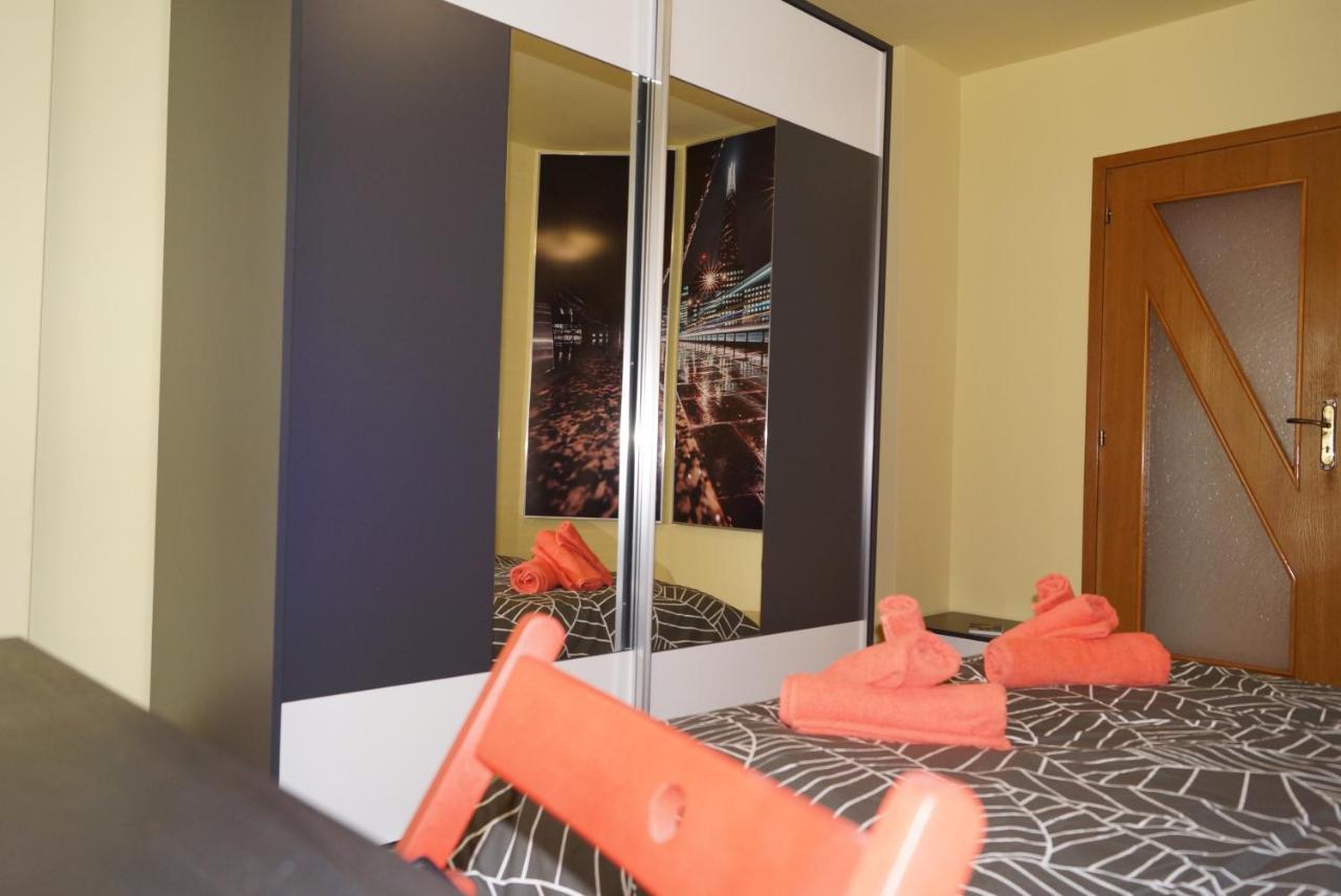 Spacious 2Bdr - Free Parking - Walk Everywhere - 300 Mbps Wifi Varna Eksteriør billede