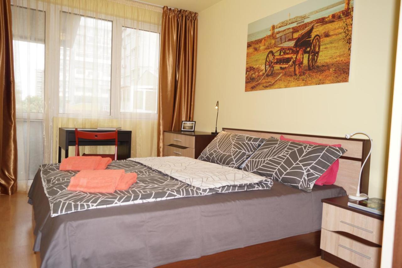 Spacious 2Bdr - Free Parking - Walk Everywhere - 300 Mbps Wifi Varna Eksteriør billede
